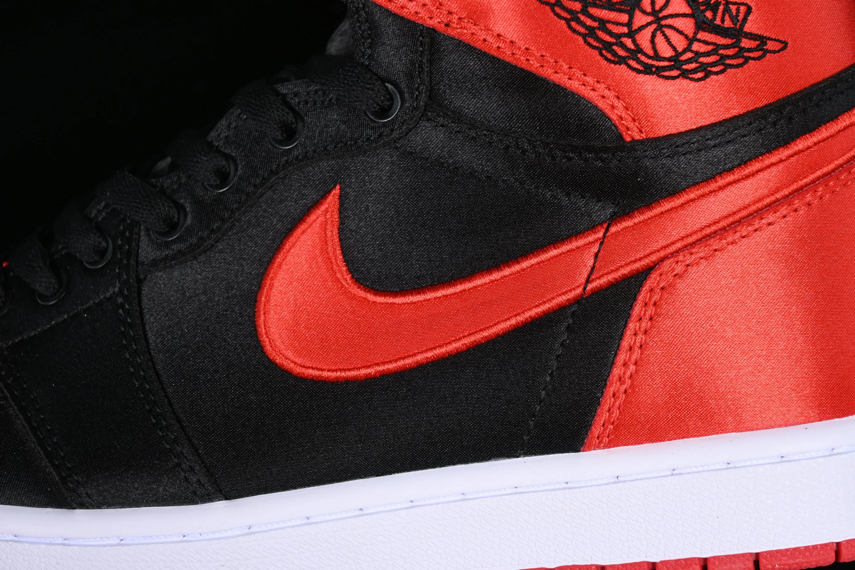 All Categories Air Jordan Jordan Series Basketball Shoes Air Jordan 1 High L Version Air Jordan 1 High OG "Satin Bred" AJ1 Joe 1 Silk Forbidden Wear FD4810-061